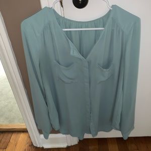 Light mint green button down blouse! Long sleeved